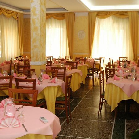 Hotel Giannella Rimini Esterno foto