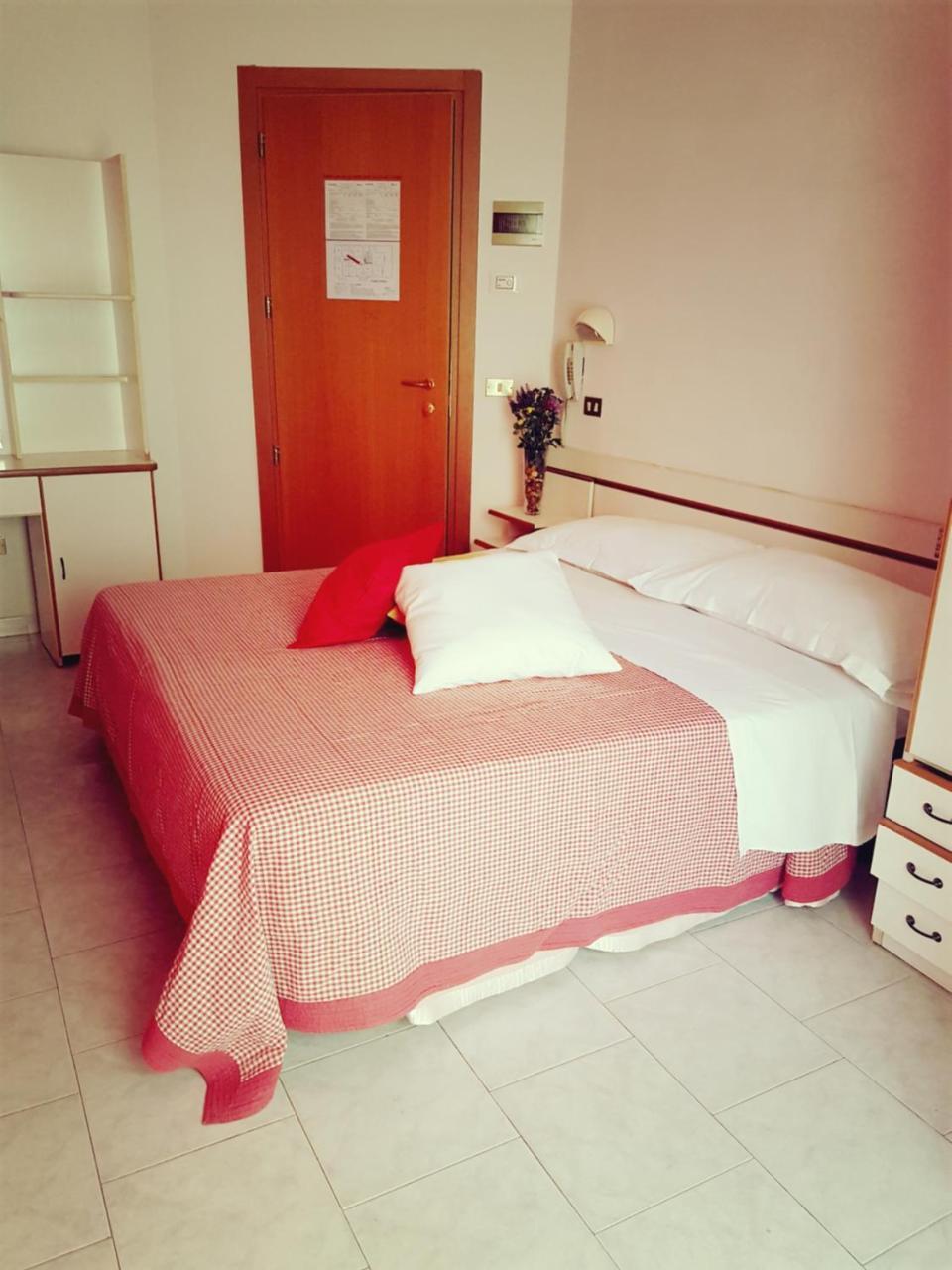 Hotel Giannella Rimini Esterno foto